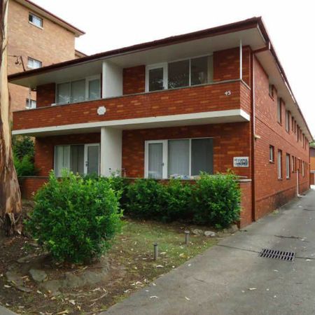 Spacious ground floor unit - Photo 4