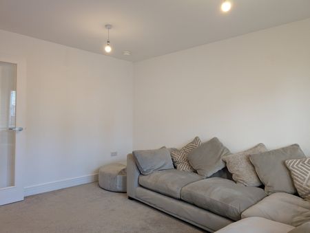 4 bedroom detached house to rent - Photo 3