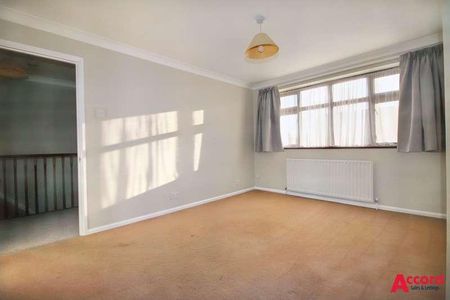 Epping Close, Romford, RM7 - Photo 3