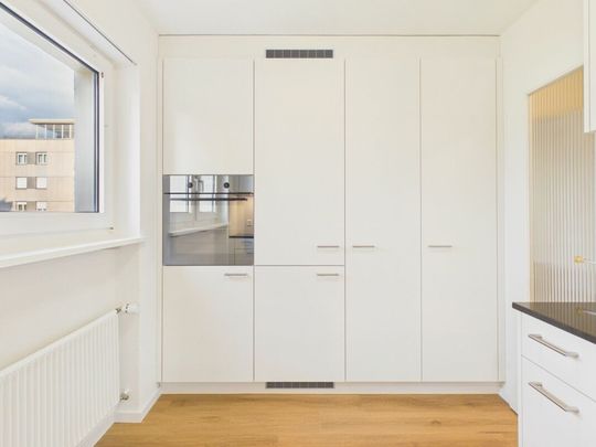 Erstbezug nach Totalsanierung: Stilvolle 4.5-Zimmer-Wohnung mit Top-Anbindung - Photo 1