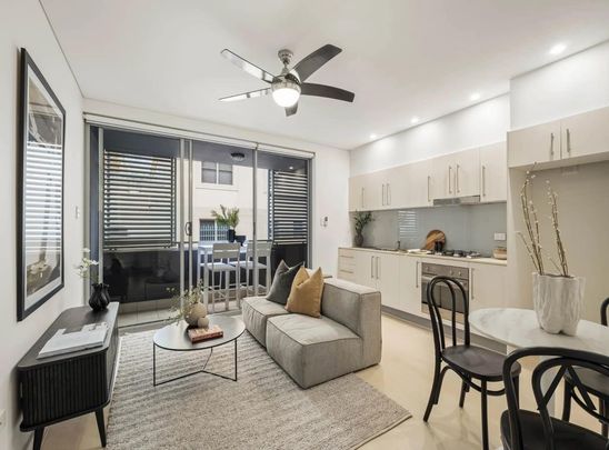 Stylish Urban Haven with Fresh Interiors & Sydney Park at Your Doorstep - Photo 1