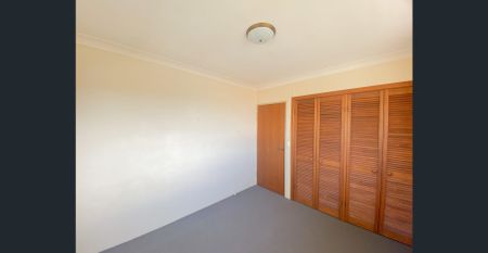 TWO BEDROOM TOWN HOUSE WITH A STUDY IN PRIME LOCATION - Photo 3