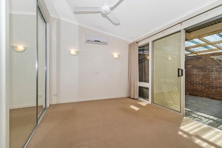 Large 3 Bedroom Family Home with Stunning Views - Photo 5