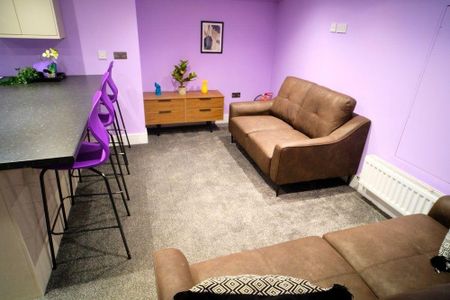 1 bedroom in a house share to rent - Photo 2