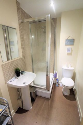 3 bedroom flat to rent - Photo 5