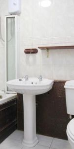 A good size one bedroom flat in Eastville close to local shops and with easy access to Bristol City Centre. - Photo 3