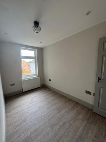 6 bedroom terraced house to rent - Photo 4