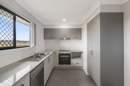 2/1 Wingspan Street - Photo 2