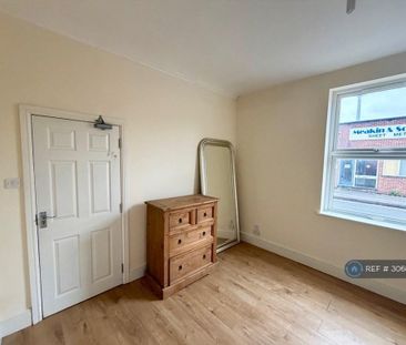 4 bedroom end of terrace house to rent - Photo 5