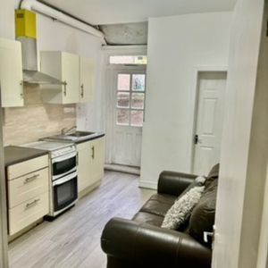 2 Bed Flat, Ash Tree Road, M8 - Photo 2