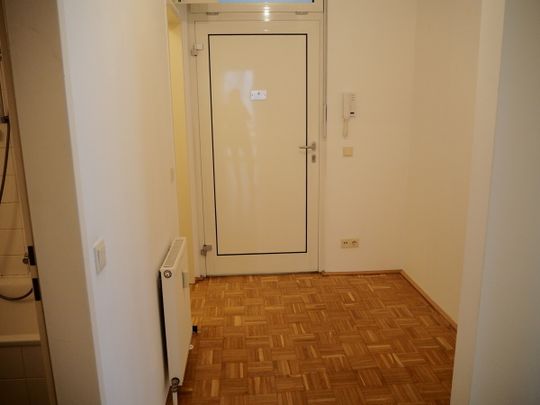 Ruhig - hell - perfekt aufgeteilt - 2-Zimmer Wohnung mit kl. Balkon in der Kaisergasse 12-14 - Foto 1