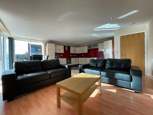 6 bedroom flat to rent - Photo 1