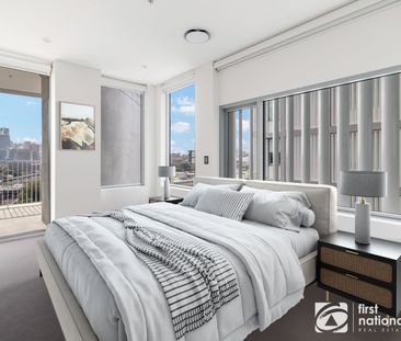 Luxurious 2 Bedroom unit - Panoramic Views - Photo 3