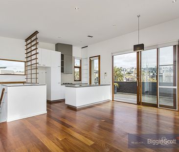 CONTEMPORARY TOWNHOUSE - Photo 2