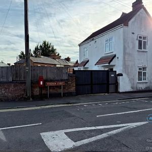 3 bedroom end of terrace house to rent - Photo 3