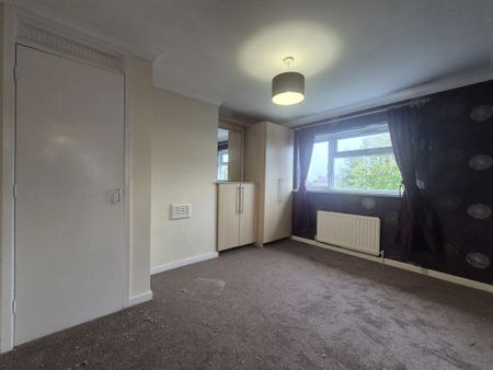 Ashfield Crescent, Wollescote, Stourbridge, DY9 - Photo 3