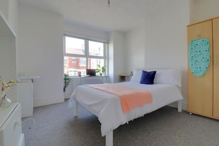 3 bedroom flat to rent - Photo 4