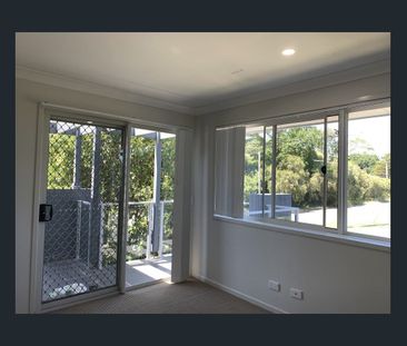 FOUR BEDROOM FAMILY HOME - GREAT LOCATION - Photo 2