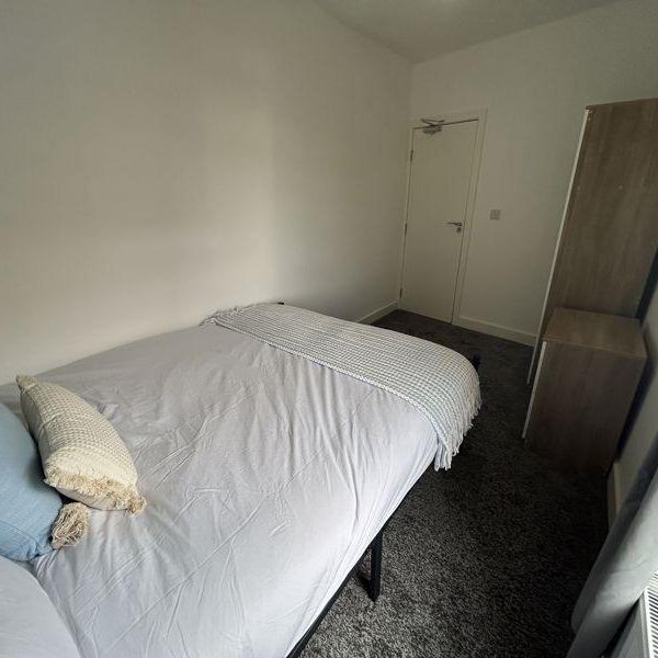 1 bedroom in a house share to rent - Photo 1