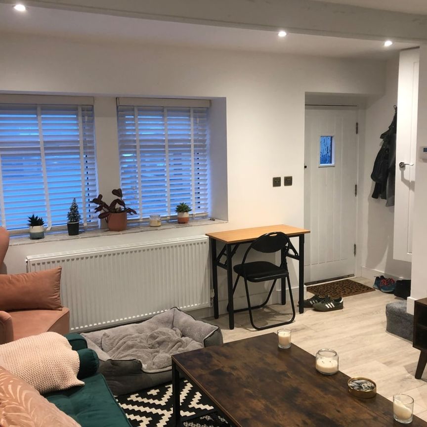 1 Bed End Terrace, Haleys Yard, LS13 - Photo 1