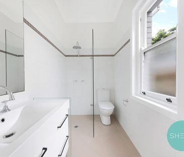 AN ELEGANT DOUBLE-GLAZED HOME WITH EASY CARE GARDEN - Photo 6