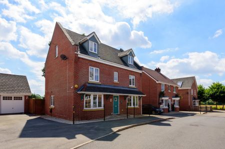 5 Bedroom House - Chaffinch Road, Four Marks - Photo 4