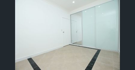 Fully Renovated 3-Bedroom Ground Floor Family Home - Photo 3