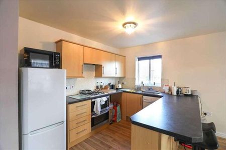 Burdock Way, Desborough, NN14 - Photo 2