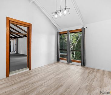 Spacious Rural Retreat with Stunning Views - Photo 4