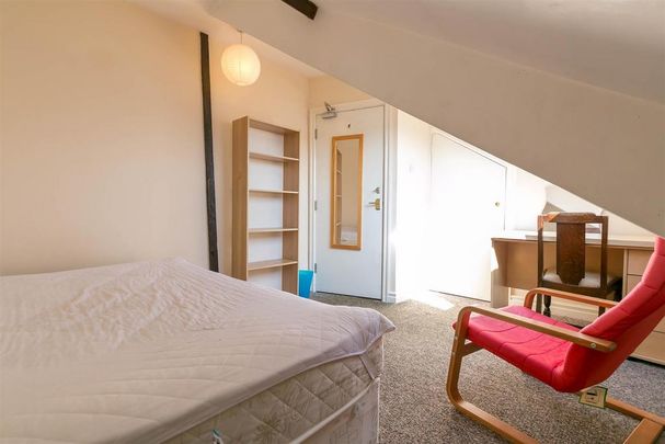 6 bedroom flat to rent - Photo 1