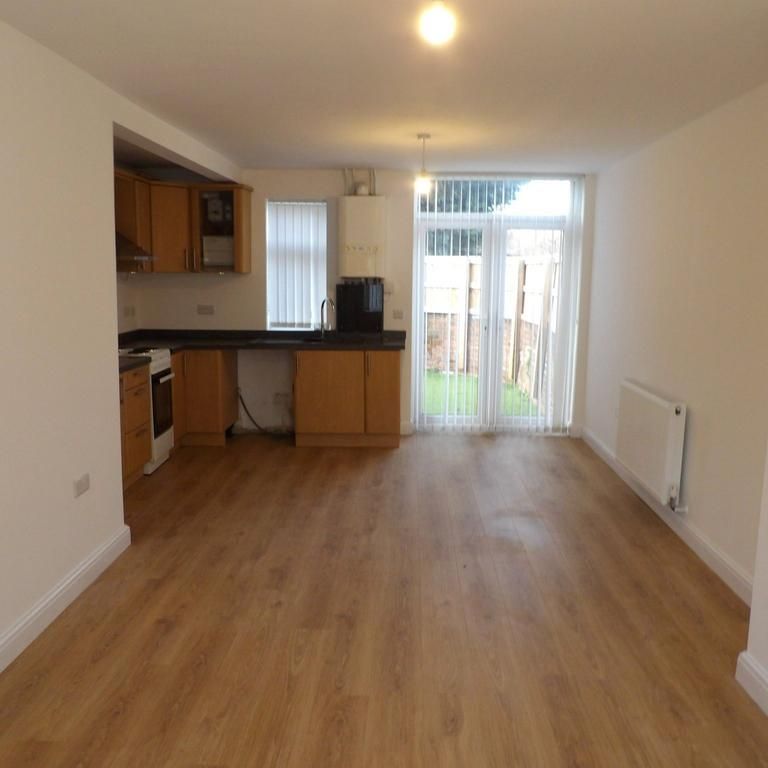 2 bedroom end of terrace house to rent - Photo 1