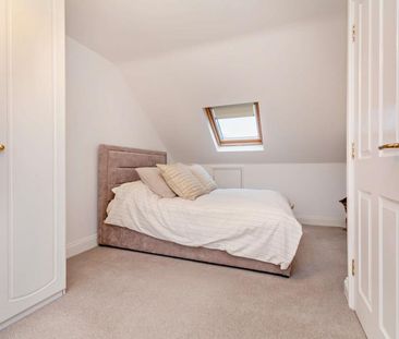 4 bedroom semi-detached house to rent - Photo 4