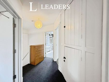 6 bedroom detached to rent Namu Road - Photo 5