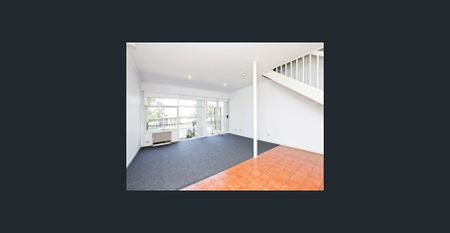 Home in Kensington! - Photo 2