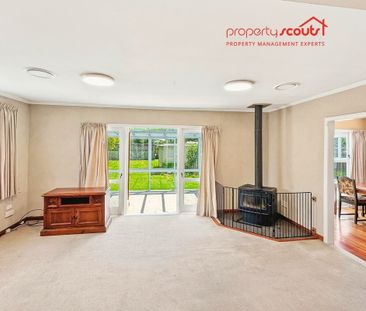 Spacious 4 Bedroom Family Home in Avalon - Photo 4