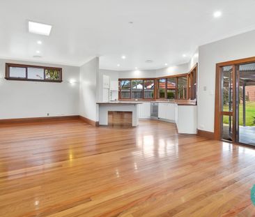 PEACEFUL HOME WITH EXPANSIVE BACKYARD, MINUTES FROM SHOPS - Photo 4