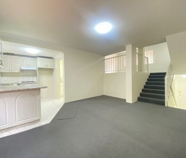 LIGHT-FILLED FAMILY HOME! - Photo 1