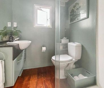 Charming Cottage in Freemans Bay! - Photo 3