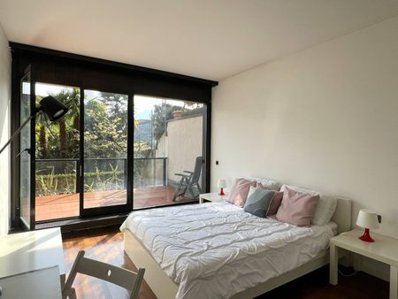 Bilocale per affitti brevi: vivere in centro circondati dal verde! Two-bedroom apartment for short-term rentals: live downtown surrounded by greenery! - Foto 4