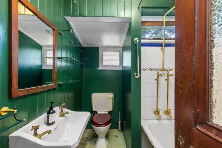 “Simple & Convenient Auchenflower Living” - Photo 3