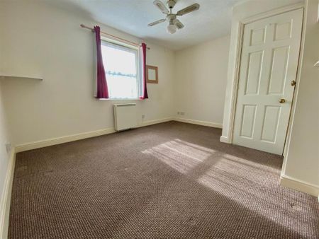 2 bedroom terraced house to rent - Photo 4