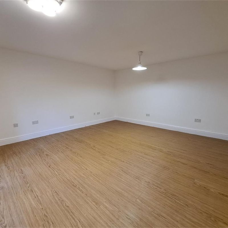 Flat 1, 26 Newmarket Road, Cambridge - Photo 1