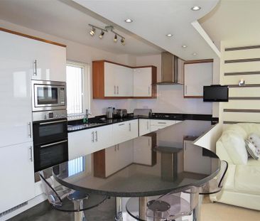 3 bedroom penthouse to rent - Photo 2