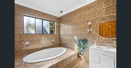Secluded, Elegant and Spacious Oasis near Dee Why Beach - Photo 4