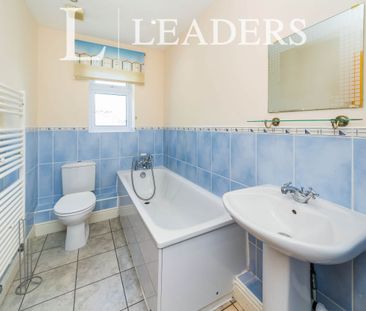 4 bedroom house to rent Walhatch Close, RH18 - Photo 6