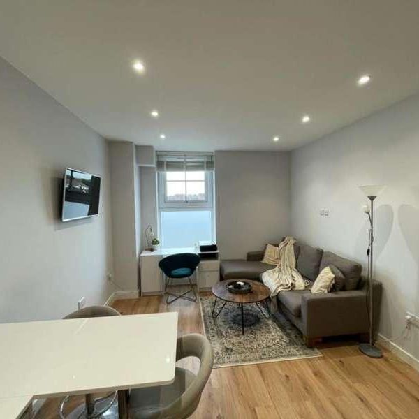 Albany Gate, Hertfordshire, EN6 - Photo 1