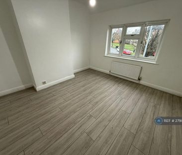 4 bedroom semi-detached house to rent - Photo 6