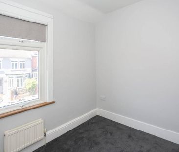 4 bedroom terraced house to rent - Photo 5