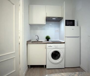 Calle de Tordegrillos, Madrid, Community of Madrid 28021 - Photo 2