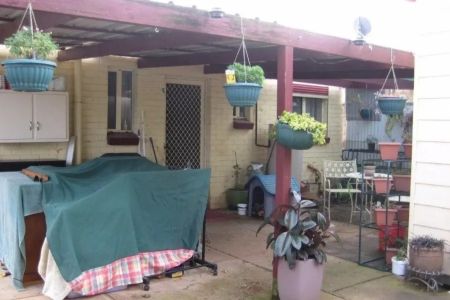 Comfortable Family Home in Convenient Location - Photo 3